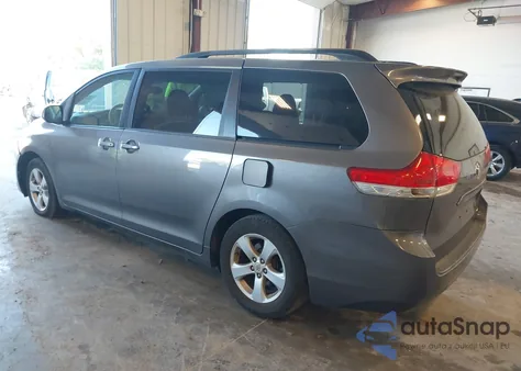 2011 Toyota Sienna Le V6 из США, поврежденный, VIN 5TDKK3DC3BS117189